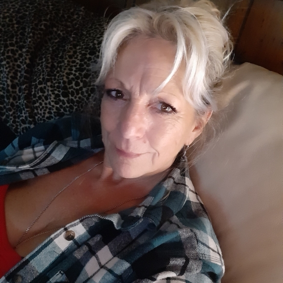 Meet your Posher, Mona - Picture 2 of 3